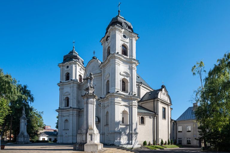 Kościół pw. Rozesłania Świętych Apostołów - widok z zewnątrz.