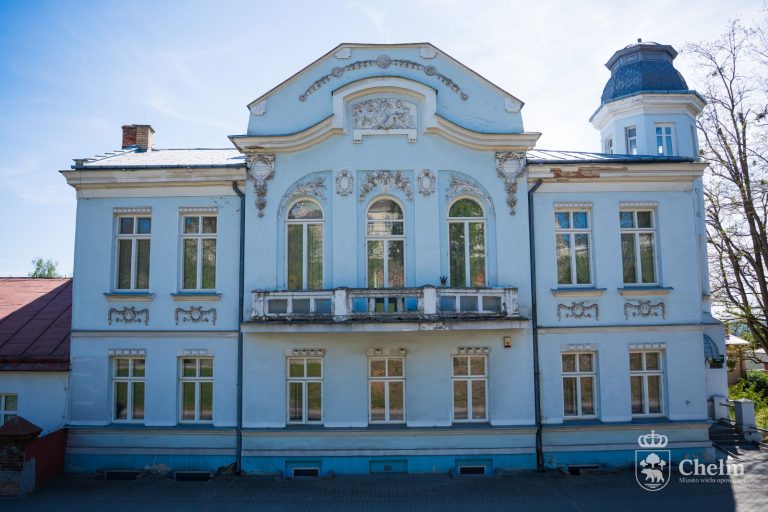Pałac ślubów - bogate zdobienie elewacji