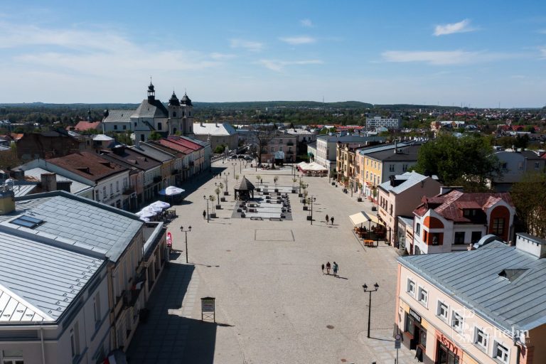 Plac dr. Edwarda Łuczkowskiego - widok z oddali