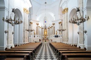 Wnętrze bazyliki pw. Narodzenia Najświętszej Maryi Panny